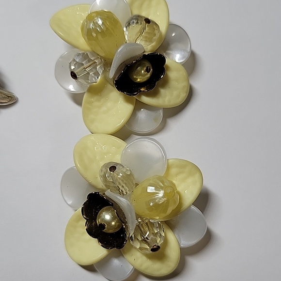 Assorted Purple and Yellow Women's Fashion And Clip-on Earrings Set - Picture 5 of 8